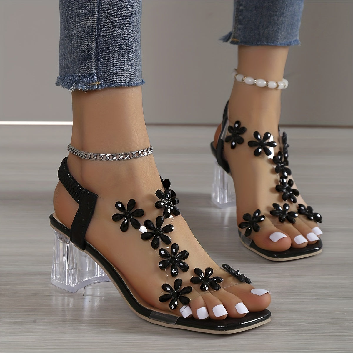 Sandalias florales para mujer: aireadas y elegantes para los días soleados.