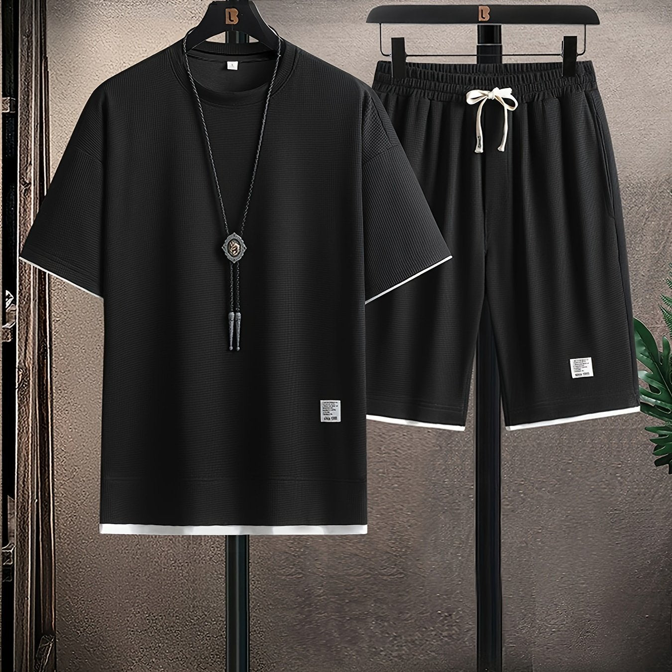 Conjunto moderno para homem com gola redonda – confortável e respirável para verões ativos.