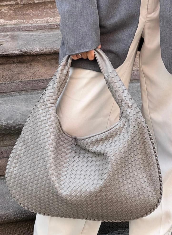 Bolso de hombro tejido chic: para un look elegante