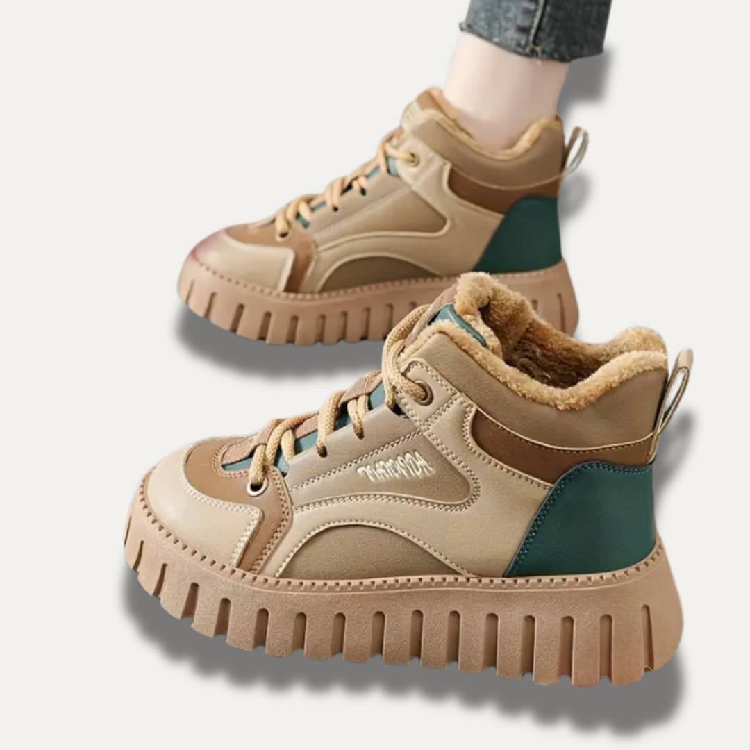 Gefütterte Winterstiefel mit Plateausohle