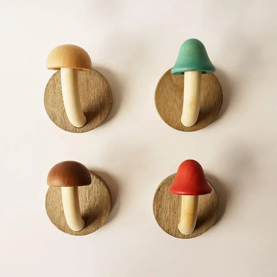 Percheros de pared con forma de seta de madera maciza en un práctico juego de cuatro