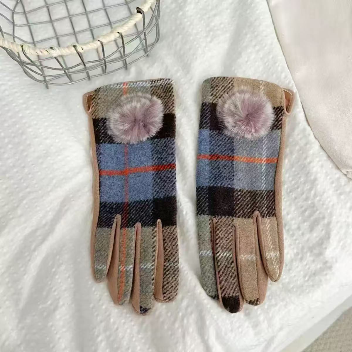 Damen-Winterhandschuhe mit Touchscreen-Funktion und Karomuster