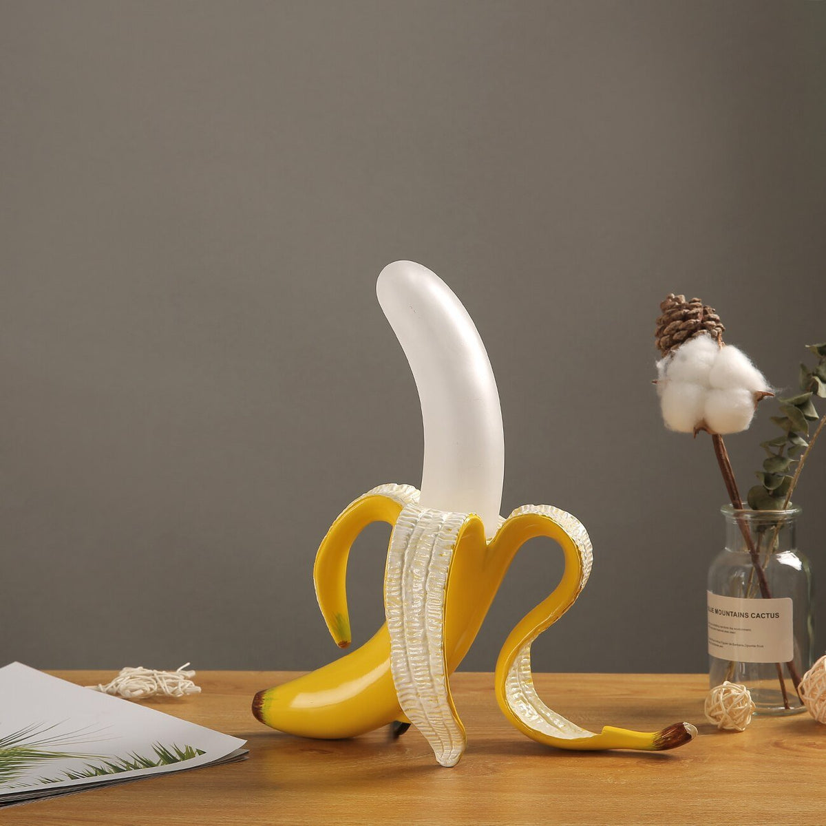 Lámpara de mesa decorativa con forma de banana y luz LED para interiores modernos