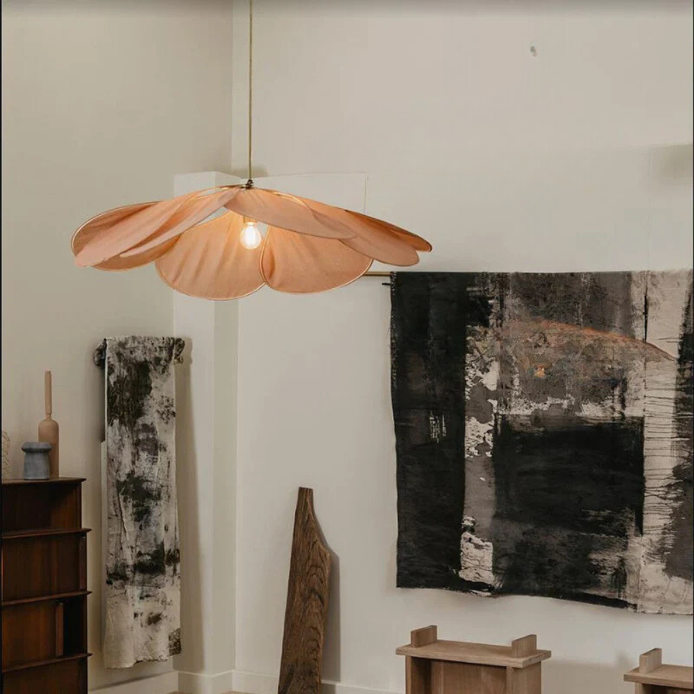 Lámpara colgante con forma de flor: diseño natural e iluminación atmosférica