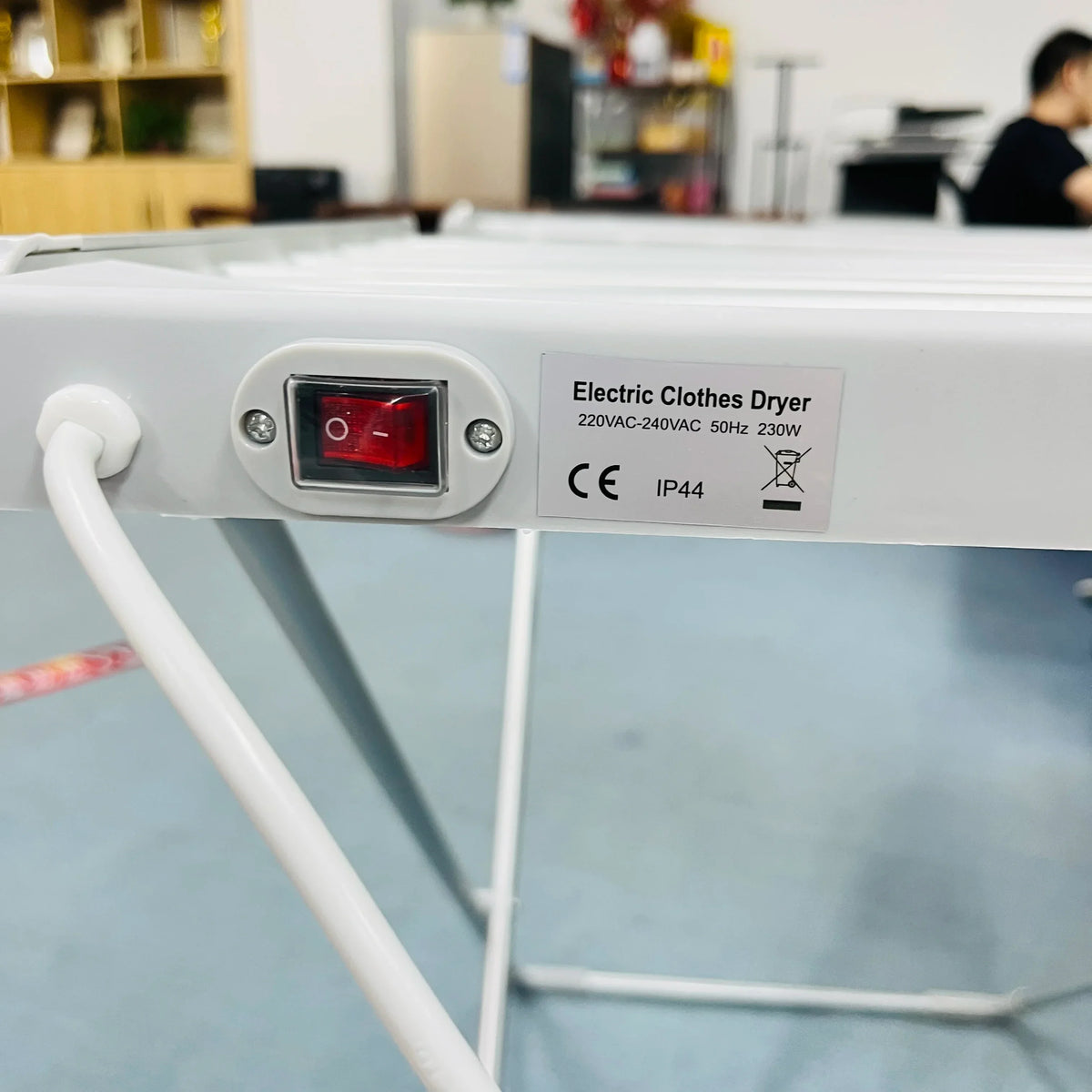 Elektrischer, klappbarer Wäscheständer mit Heizfunktion