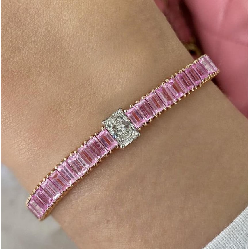 Armband mit rosafarbenen Kristallen und zweifarbigem Design