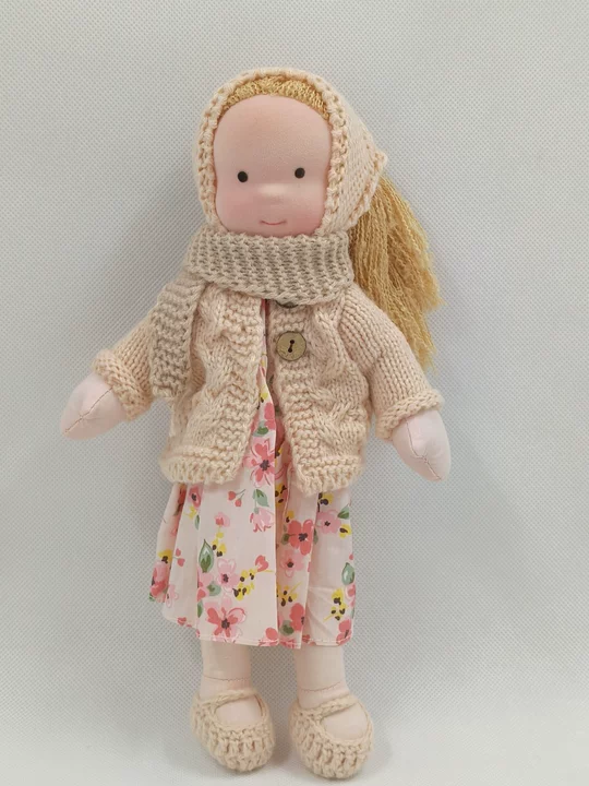 Muñeca Lana Waldorf: suave, sostenible y hecha a mano