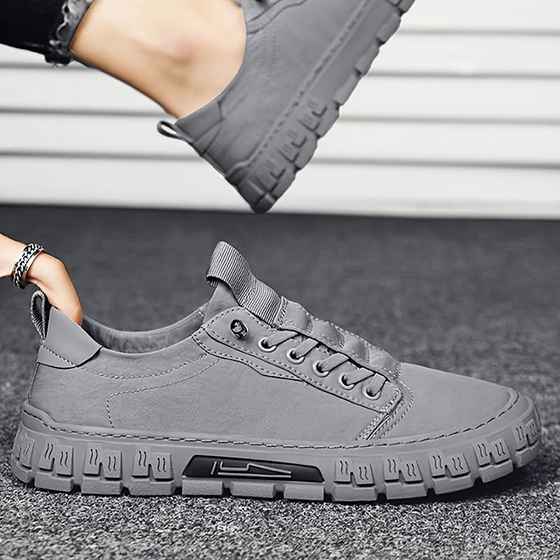 Zapatos de skate casuales sólidos para hombre: cómodos y seguros para uso al aire libre.