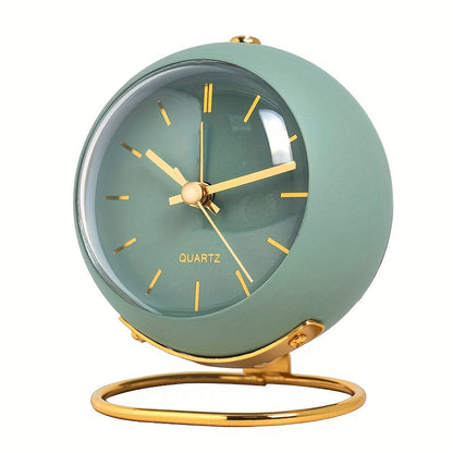 Reloj de escritorio nórdico silencioso: manecillas luminosas y marco de metal