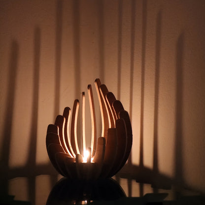 Candelabro de loto bohemio: diseño artesanal en capas de madera