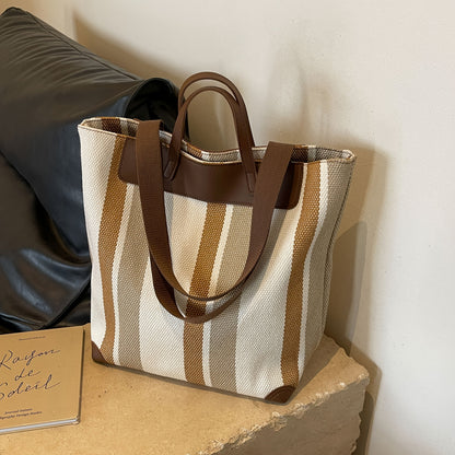 MetroStripe casual tote – Funkcionalnost i dizajn