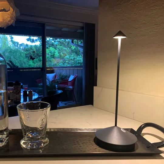 Pametna bežična LED stolna lampa – Fleksibilna i održiva