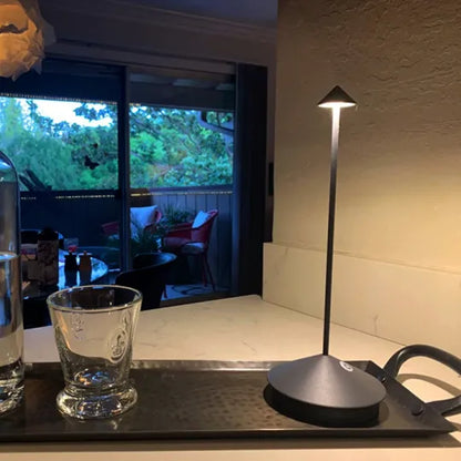 Pametna bežična LED stolna lampa – Fleksibilna i održiva