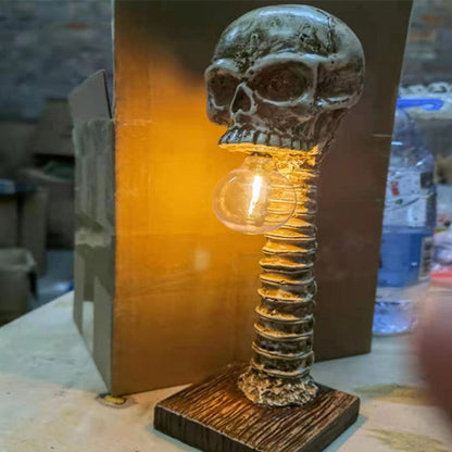Lampa lubanja s kralježnicom – Mistični i jedinstveni komad interijera