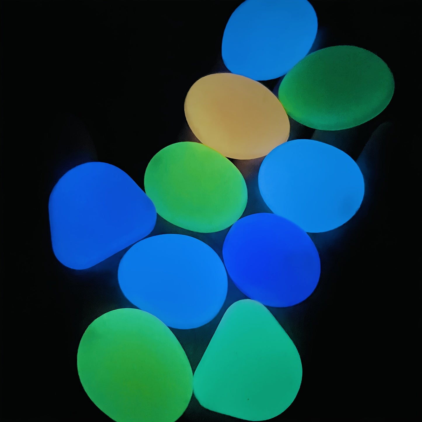 Pedras de jardim encantadoras e luminosas – atmosféricas e sustentáveis.
