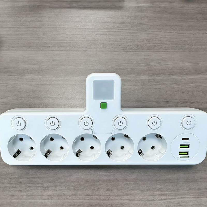 Regleta de pared con 4 tomas, puertos USB y luz nocturna