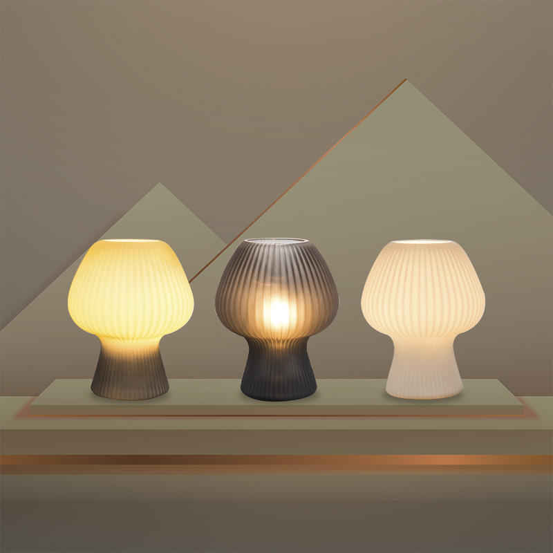 Geriffelte LED Tischlampe im Pilzdesign