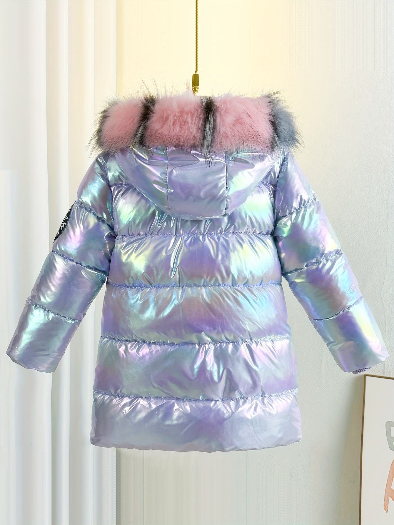 Chaqueta de invierno brillante de Sophie para niños: moderna y cálida para los días fríos.