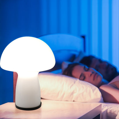 Razigrana gljivasta lampa – Suptilna atmosfera s retro štihom