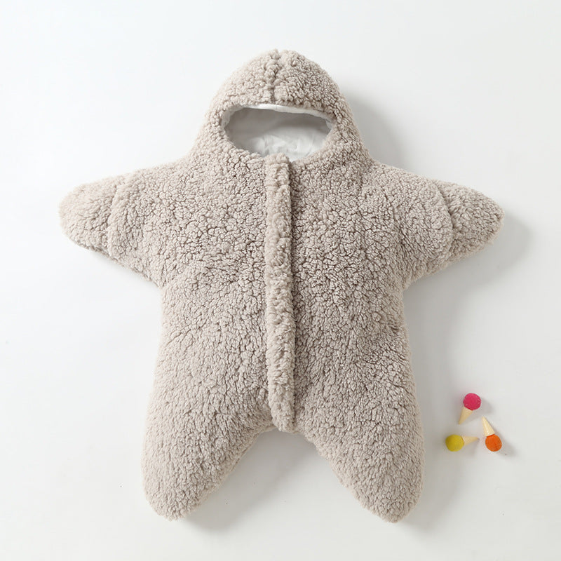 Saco-cama para bebé em forma de estrela – para noites quentes e aconchegantes.