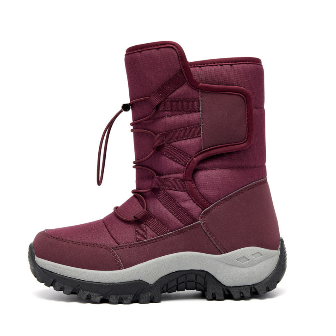 Botas de inverno forradas com sola de perfil antiderrapante e fecho prático