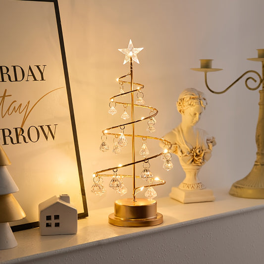 Árvore de Natal iluminada com pendentes de cristal