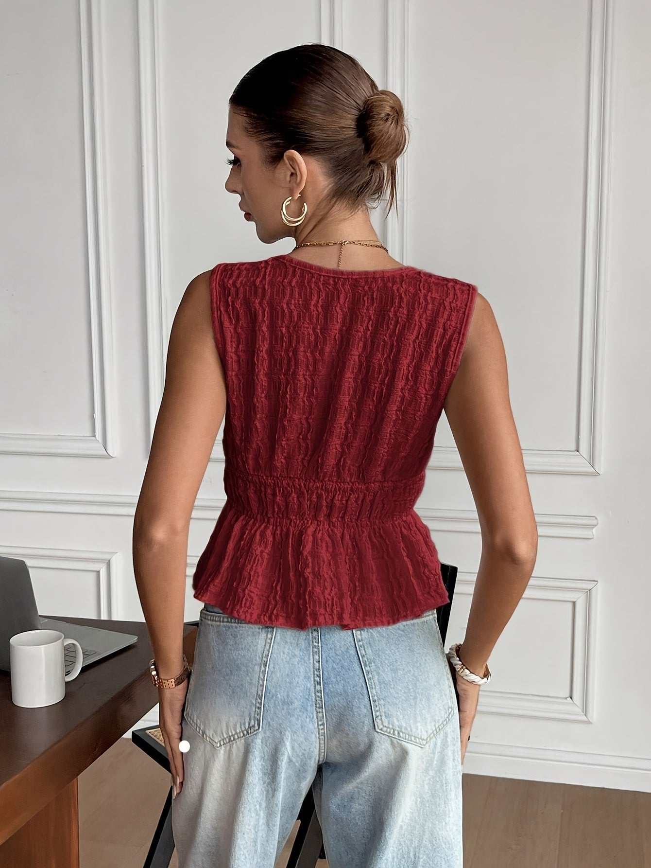 Ženska casual elegantna bluza bez rukava – francuski stil s V-izrezom i naborima
