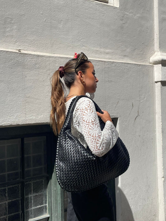 Bolso de hombro tejido chic: para un look elegante