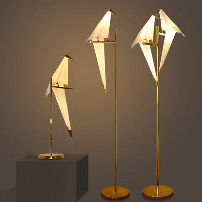 Origami Birdy stolna lampa – Ugodna topla svjetlost i moderan dizajn krila