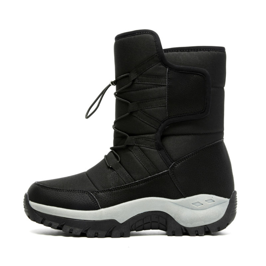 Botas de inverno forradas com sola de perfil antiderrapante e fecho prático