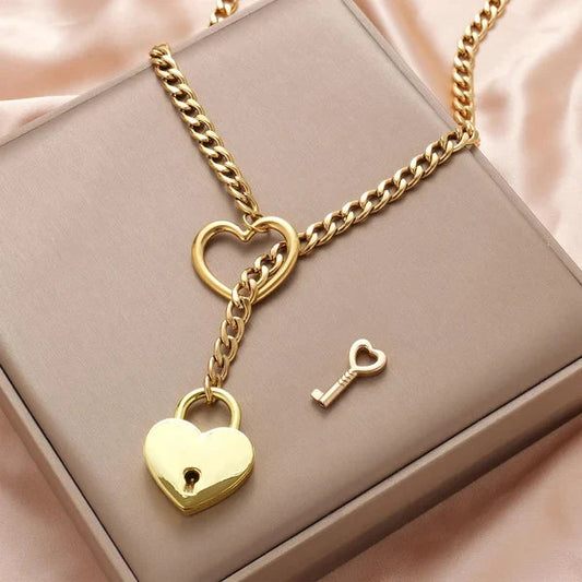 Collar con candado de amor: símbolo de amor y conexión