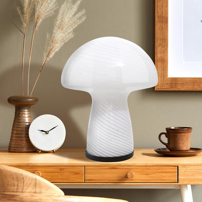Razigrana gljivasta lampa – Suptilna atmosfera s retro štihom