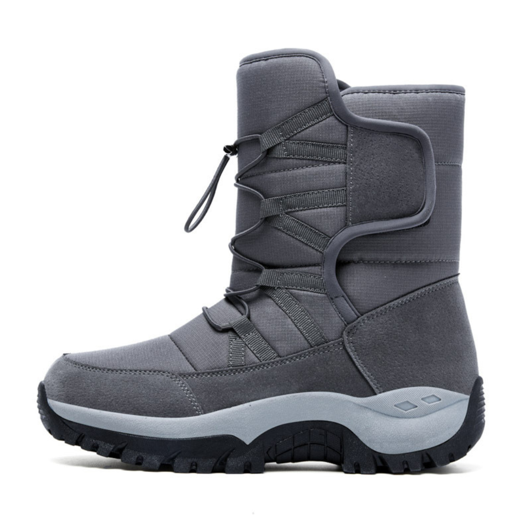 Botas de inverno forradas com sola de perfil antiderrapante e fecho prático