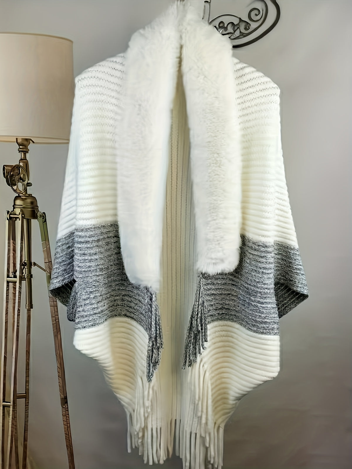Eleganter Damen-Schal mit geometrischem Muster