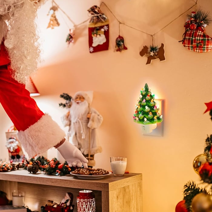 Beleuchteter Weihnachtsbaum als Nachtlicht