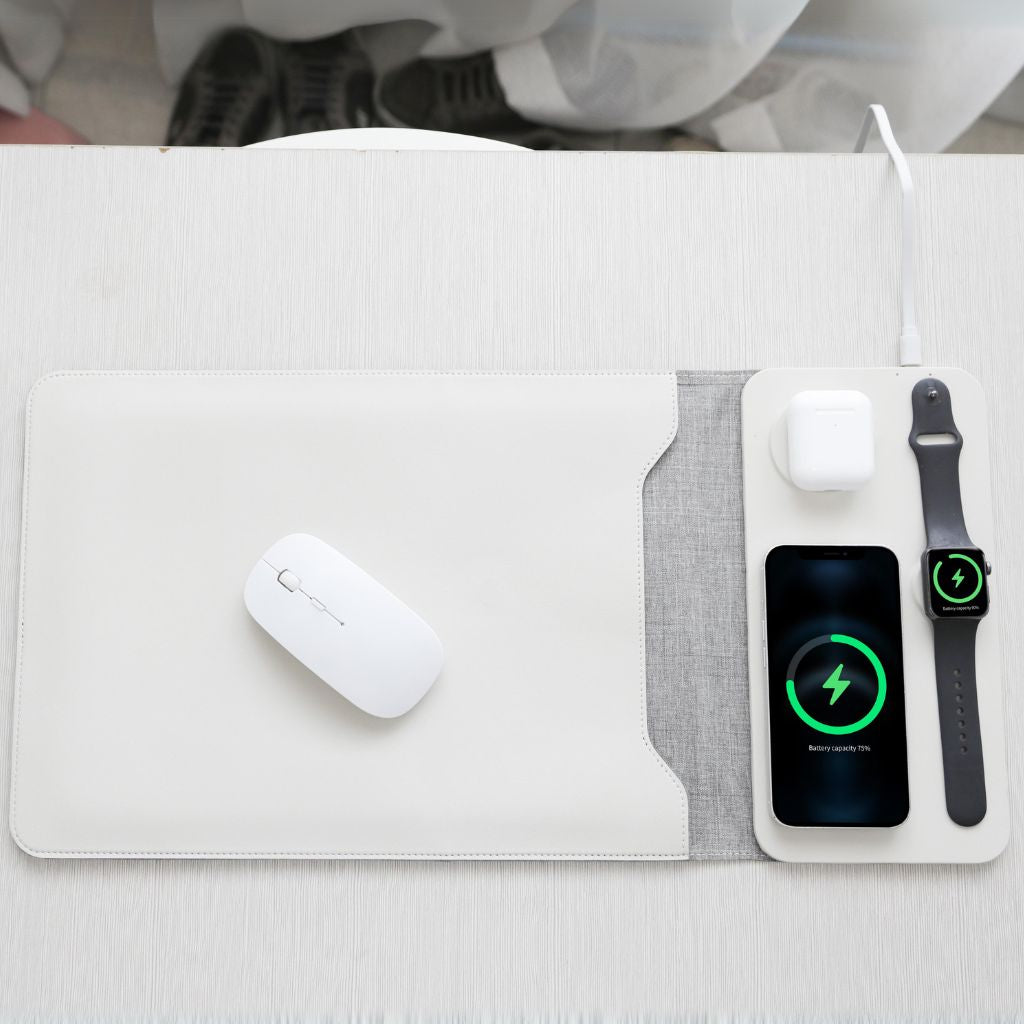 PowerDesk Sleeve – Tanak omot za laptop s bežičnim punjenjem