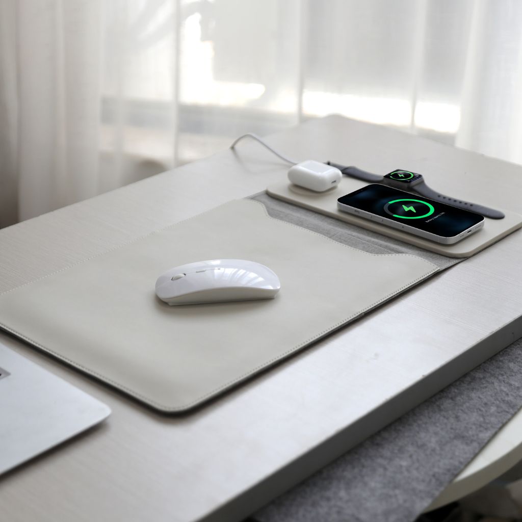 PowerDesk Sleeve – Tanak omot za laptop s bežičnim punjenjem