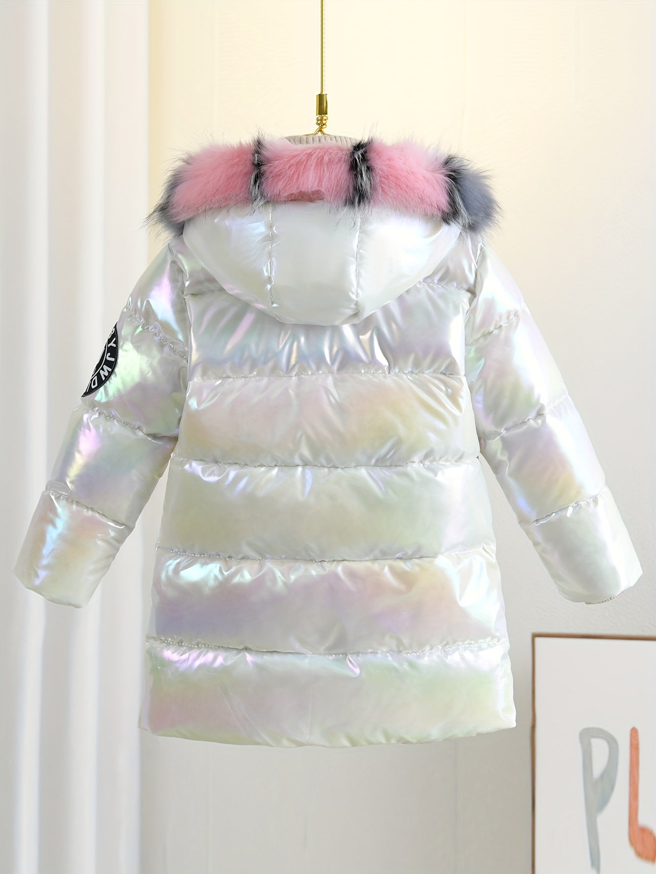 Chaqueta de invierno brillante de Sophie para niños: moderna y cálida para los días fríos.