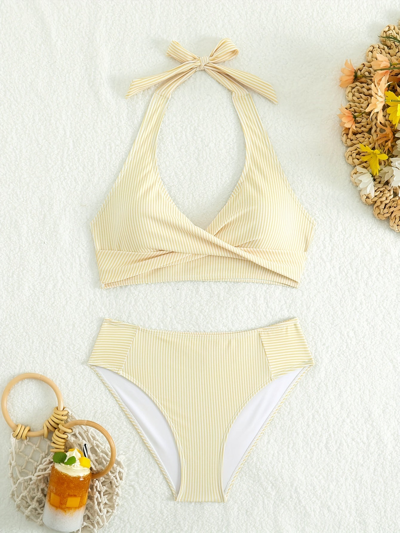 Ženski bikini set s finim prugastim halter dizajnom – ugodno i moderno