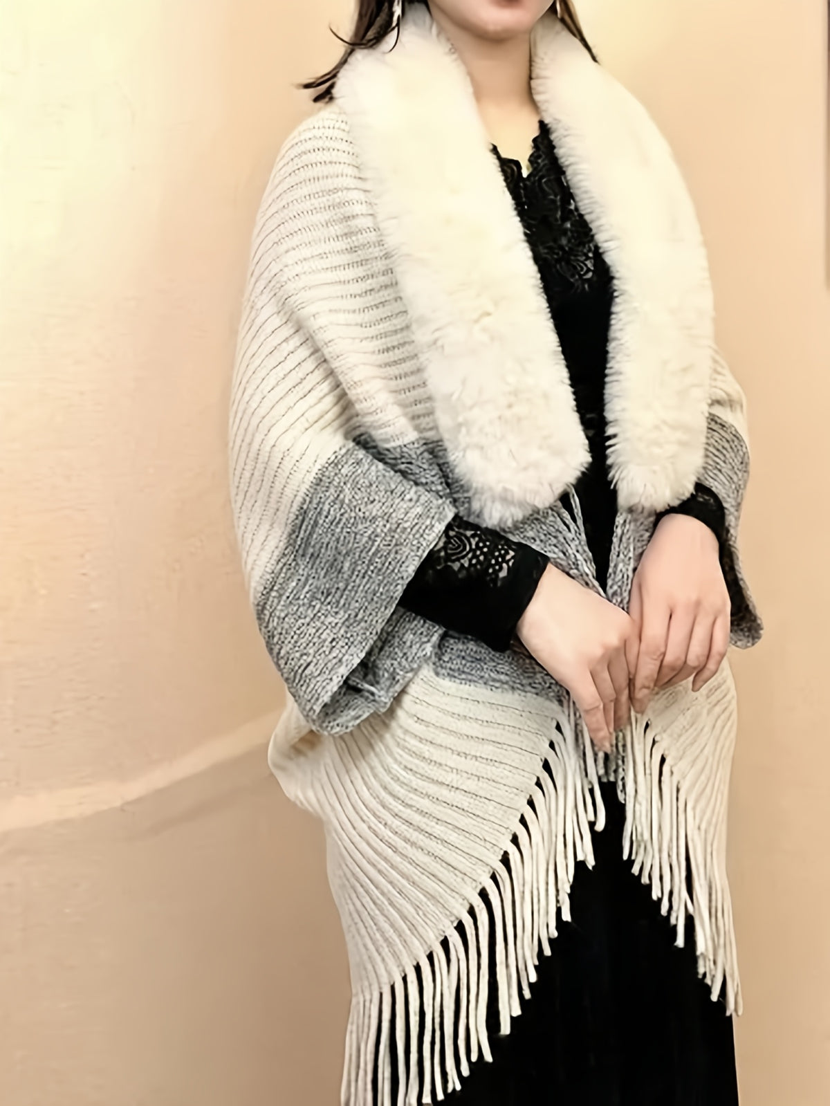 Eleganter Damen-Schal mit geometrischem Muster