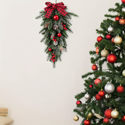 Weihnachtlicher Tannenzweig-Türschmuck mit Beeren