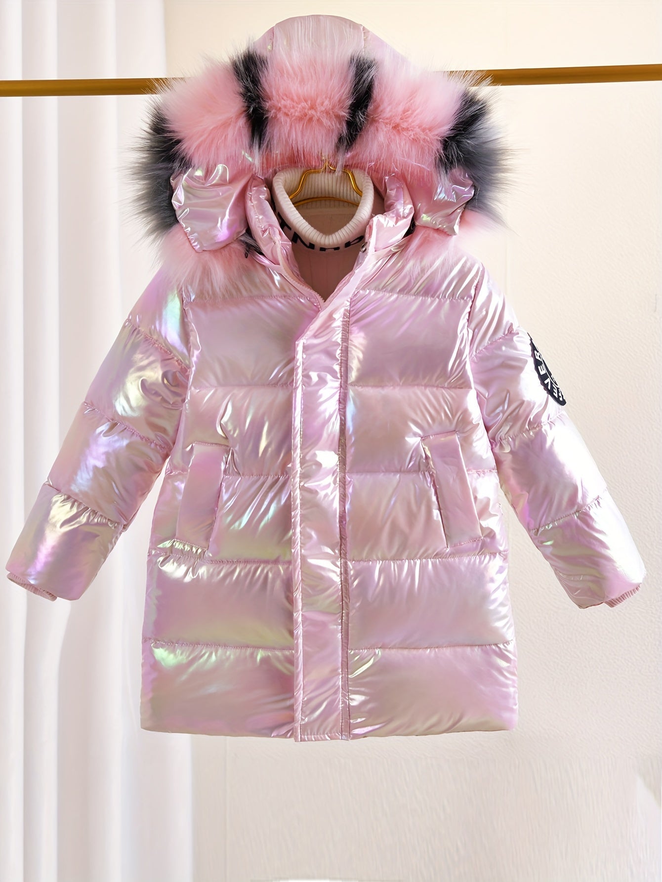Chaqueta de invierno brillante de Sophie para niños: moderna y cálida para los días fríos.