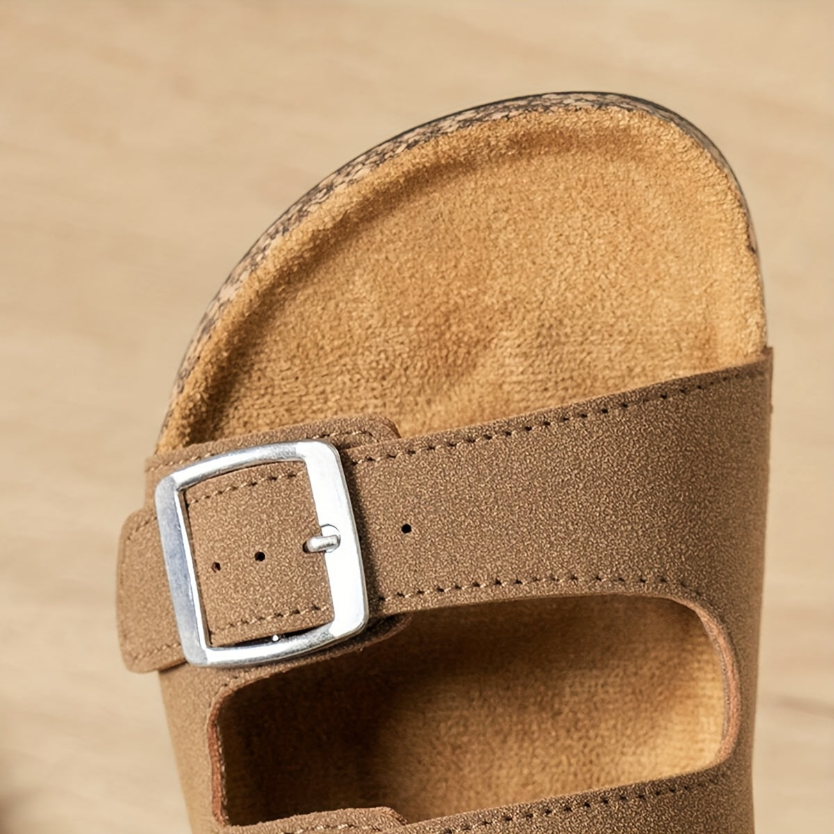 Pantufas de senhora confortáveis ​​​​e ajustáveis ​​​​– elegantes e macias para uso interior e exterior.