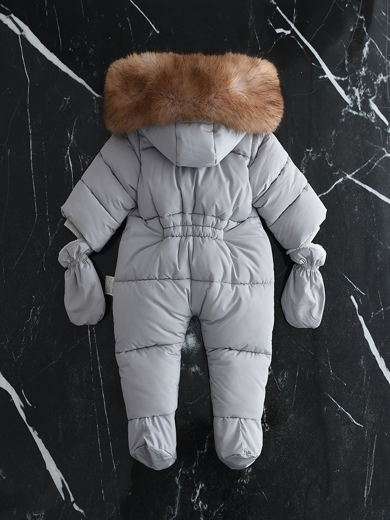 Frosty baby kombinezon – Luksuzni zimski kombinezon s kapuljačom za hladnije mjesece