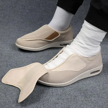 Breite Komfortschuhe mit verstellbarem Verschluss