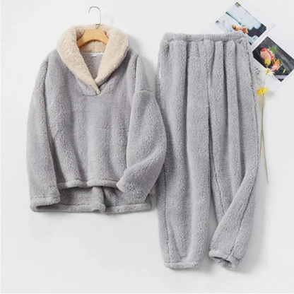 Suave conjunto de pijama de forro polar de dos piezas para los días fríos