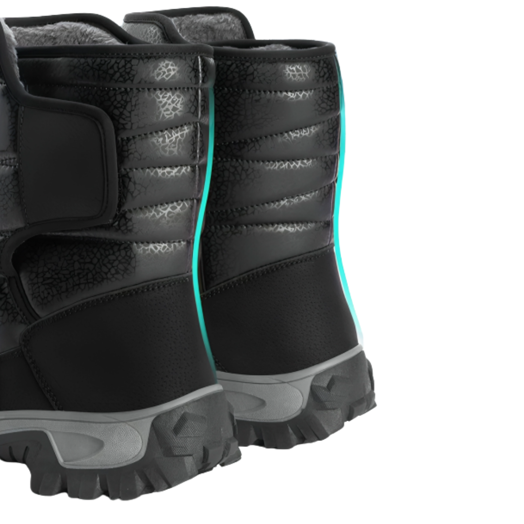 Botas de inverno forradas com sola de perfil antiderrapante e fecho prático