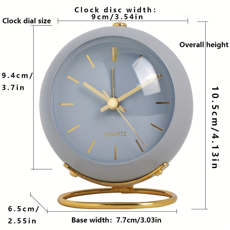 Reloj de escritorio nórdico silencioso: manecillas luminosas y marco de metal