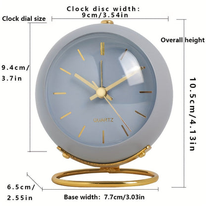 Reloj de escritorio nórdico silencioso: manecillas luminosas y marco de metal