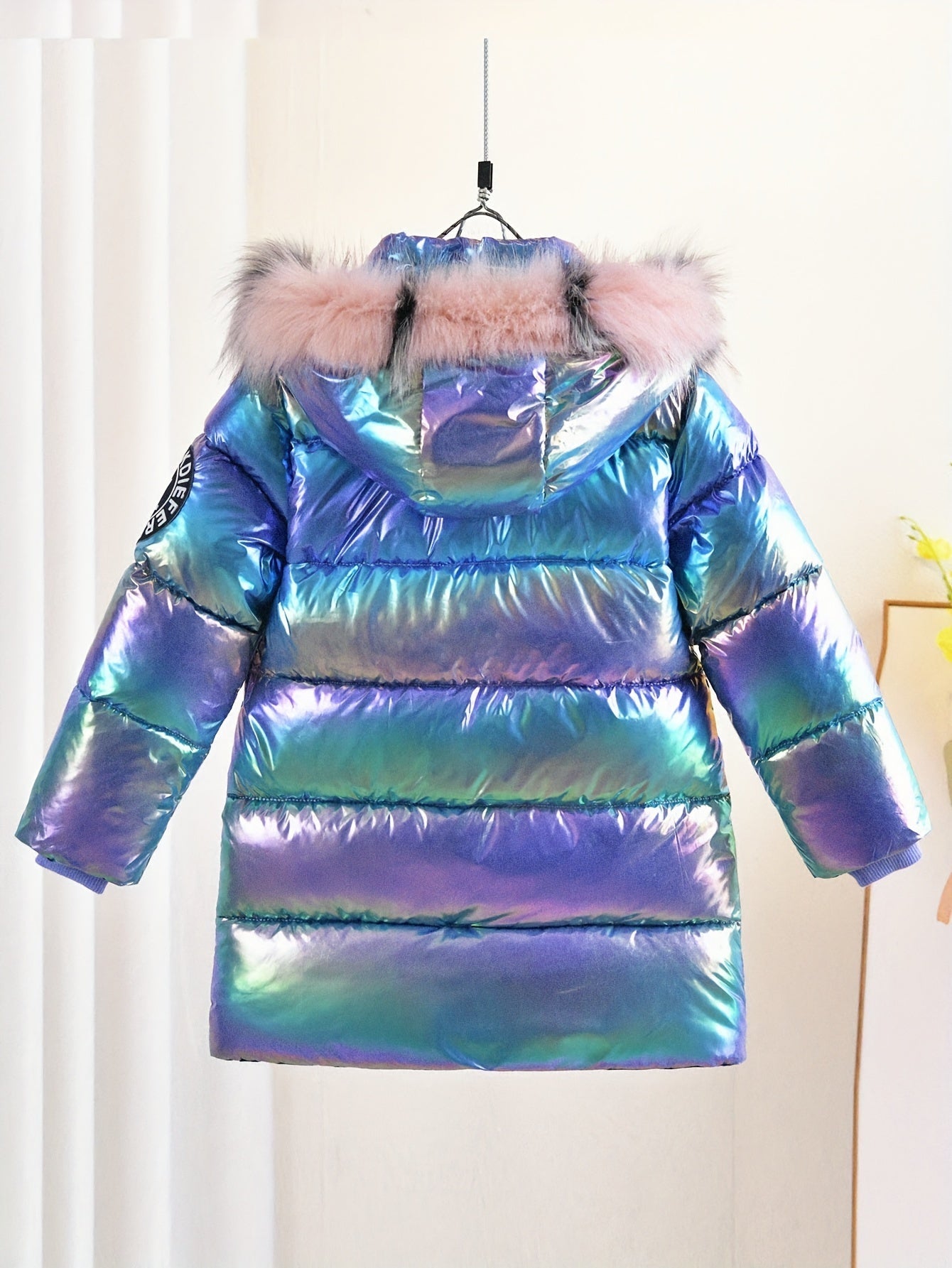 Chaqueta de invierno brillante de Sophie para niños: moderna y cálida para los días fríos.